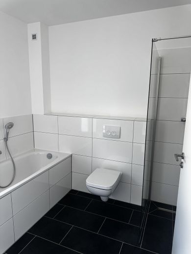 Wohnen mit Stil: 3 Zimmer-Neubauwohnung mit Balkon – ca. 83 m² in Fümmelse – Badezimmer Ansicht 1