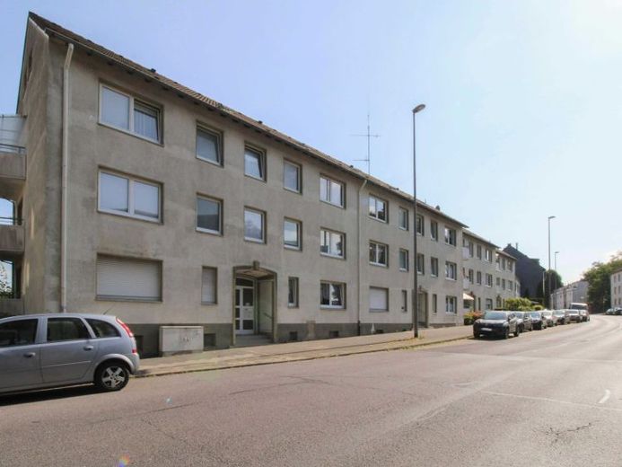 Complejo residencial atractivo en una gran parcela con balcones y alquileres sólidos – Foto 1