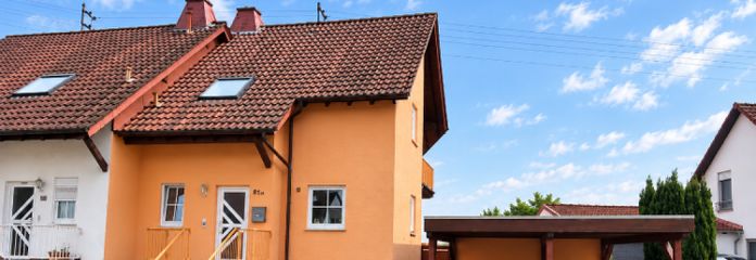 Doppelhaushälfte mit Einliegerwohnung, Garten und Doppelcarport