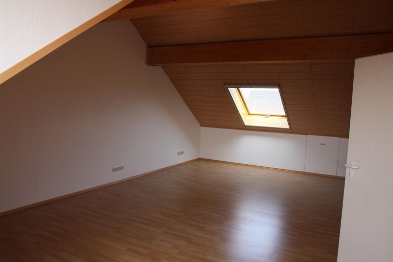 Tussenwoning met veel ruimte voor het gezin – Ausgebautes Dachstudio