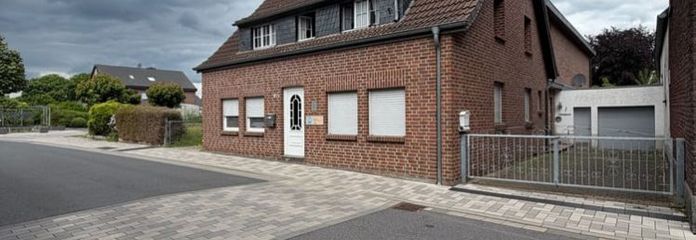 Zweifamilienhaus mit zusätzlicher Gewerbeeinheit