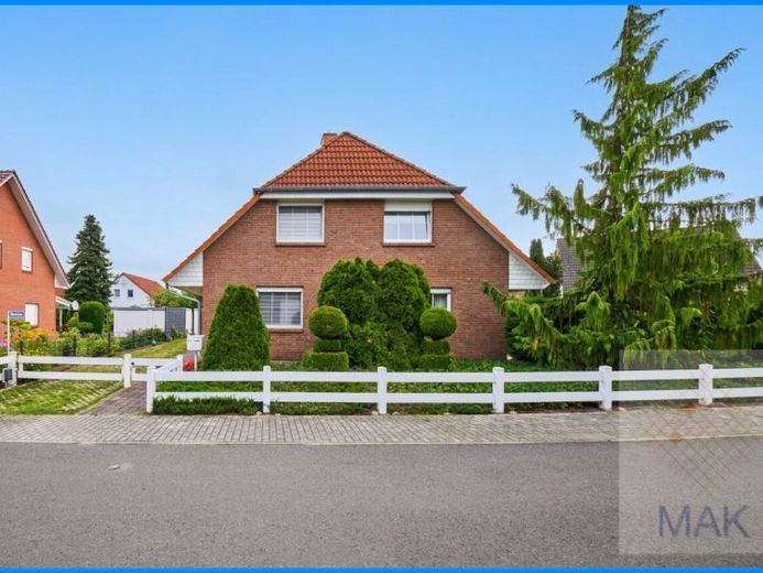 MAK Immobilien: Ein wunderschönes Einfamilienhaus erwartet Sie – Zdjęcie 1