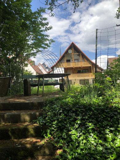 Einfamilienhaus mit Garten und eigenem Bachzugang !! – Blick zum Haus vom eigenenBach