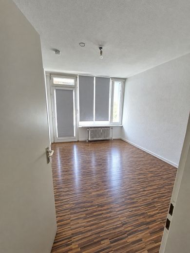 Sonnige 3-Zi.-Whg. mit großem Balkon in Trudering, sehr gepflegte grüne Anlage. Provisionsfrei – SCHLAFZIMMER 2