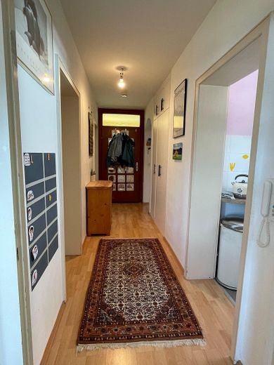 Modernes Zuhause mit Parkblick – 4-Zimmer-Wohnung mit großem Süd-Balkon & Garage – Diele