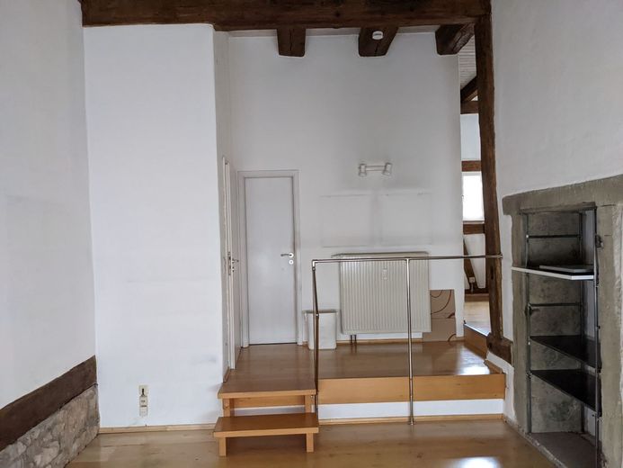 Charmante 2 Zimmer Wohnung – 003-Wohnzimmer