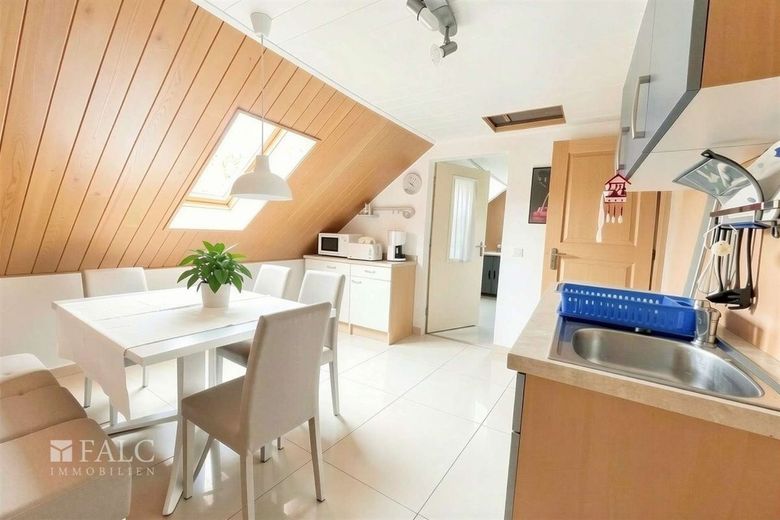Einfamilienhaus mit großem Grundstück auf Rügen – OG Wohnküche - (KI generiert)