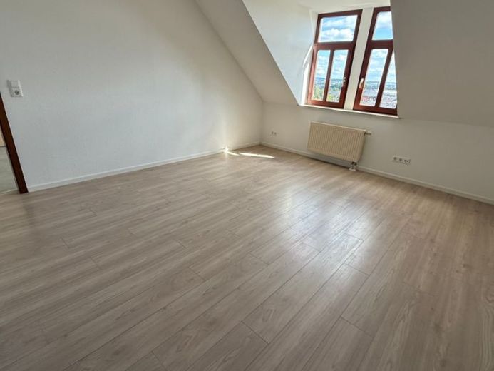 Gemütliche Whg. mit Dachschrägen - NEUES Laminat u.v.m. – Foto 1