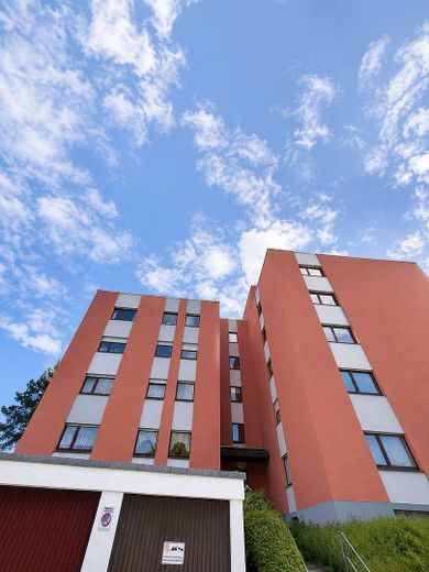 von Privat Eigentumswohnung  Großzügige 4-Zimmer-Wohnung in Olewig mit Balkon, Garage und Stellplatz – Hausansicht