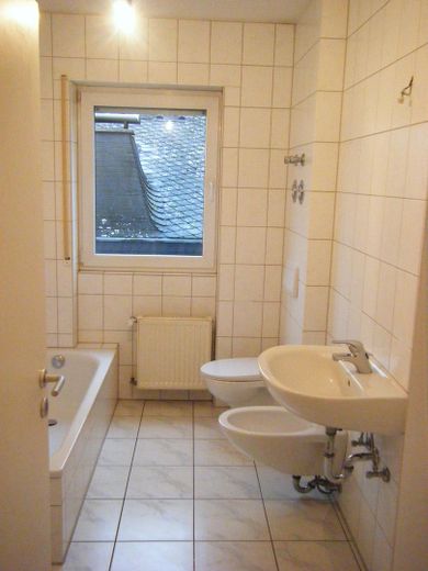2-Zimmer-DG-Wohnung mit Balkon in Einhausen direkt am Feldrand mit Waldblick – Bad/Dusche/WC