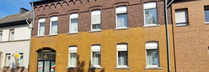 Viersen-Dülken में आगे उपयोग की काफी संभावनाओं वाला बहु-परिवारिक मकान। 5 आवासीय इकाइयाँ