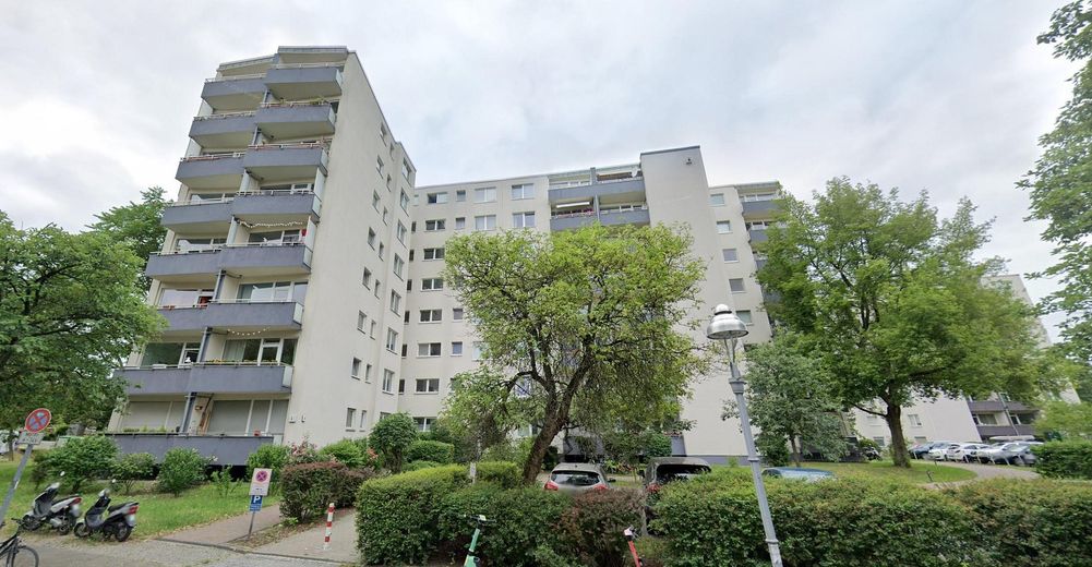 Top-Lage & Weitblick am Fennsee: Helle, bezugsfreie 2-Zimmer-Wohnung. Für Selbstnutzer oder Anleger – Hausansicht