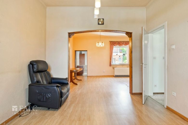 Doppelhaushälfte mit viel Potenzial in Kaarst - ideal für Handwerker &amp; kreative Köpfe – Wohnzimmer-Erdgeschoss