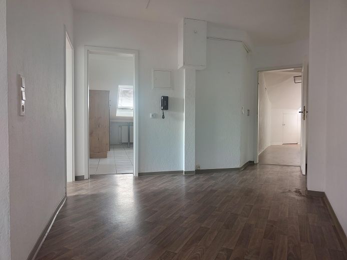 Appartement mansardé central de 3 pièces (env. 83 m²) avec climatisation et emplacement de stationnement – Wohn - & Esszimmer 2