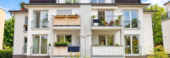 IMMOBERLIN.DE - Lichtdurchflutete Wohnung mit ruhiger Terrasse & Pkw-Stellplatz