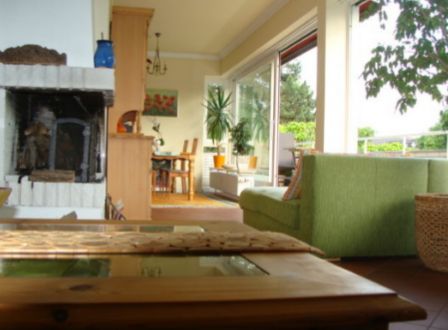 Wohnzimmer mit Kamin