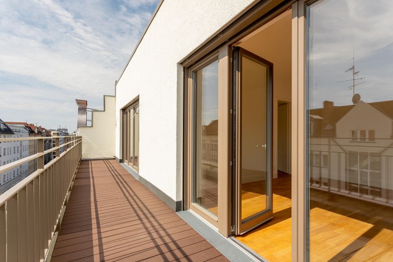 H9-Penthouse 1 → Luxuriöses Penthouse mit Dachterrasse und Panoramablick – Terrasse