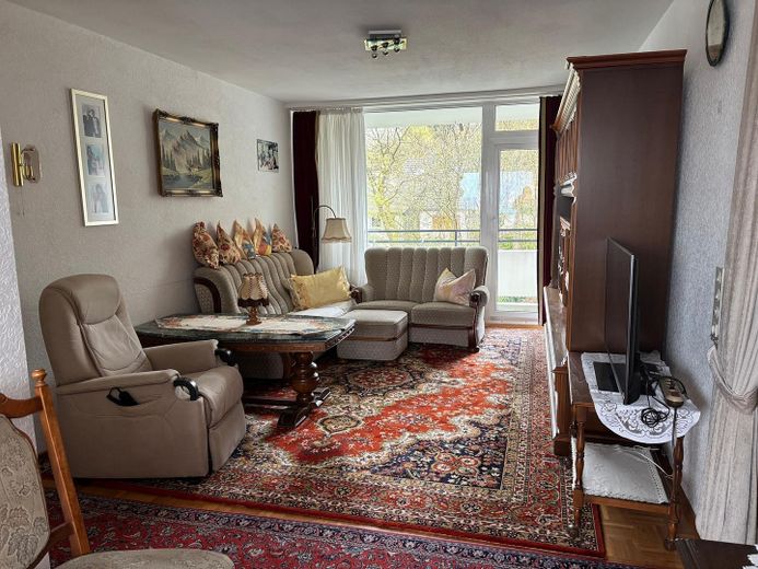 3,5-Zimmer Eigentumswohnung in Wuppertal-Elberfeld mit Ausblick über die Stadt – Wohnzimmer mit Balkon