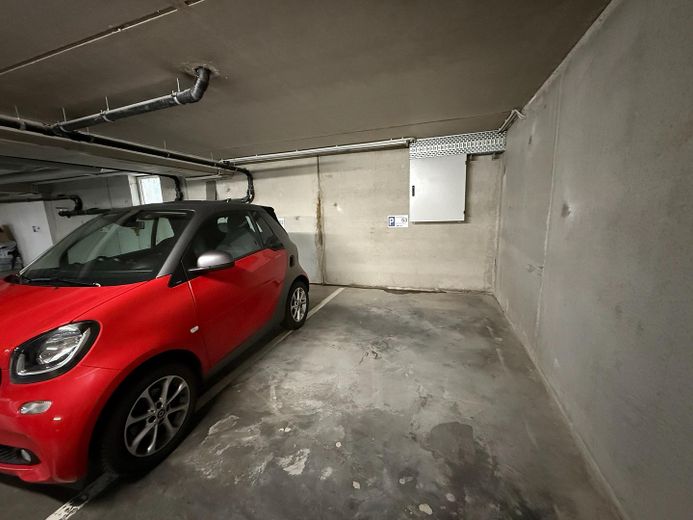 2 Tiefgaragenstellplätze