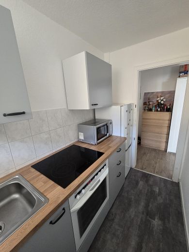 1 ZKB mit Balkon, ruhige Lage, EG-Hochparterre – Kücheneinrichtung