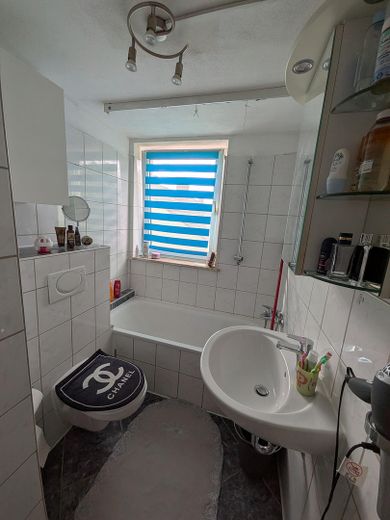 6,5 % Rendite - zuverlässig vermietete DG-Wohnung in Senden – Bad