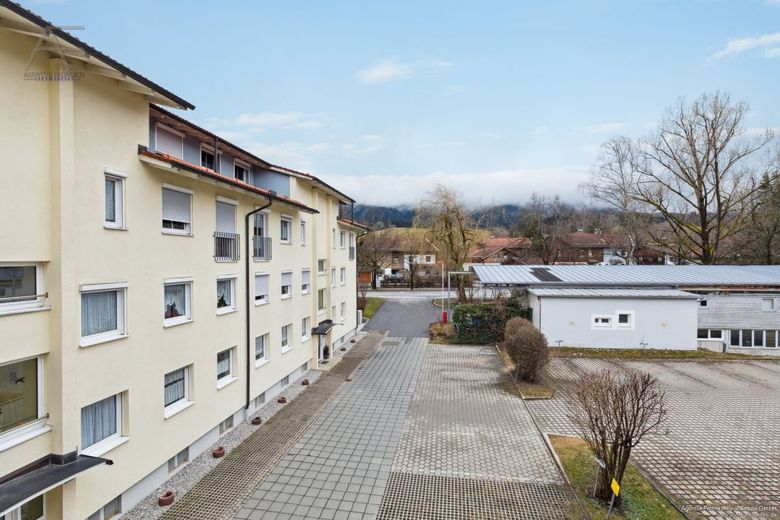 Wohnen, wo andere Urlaub machen - hochwertig renovierte 3-Zimmer-Wohnung nahe Schliersee – Panoramasicht_02