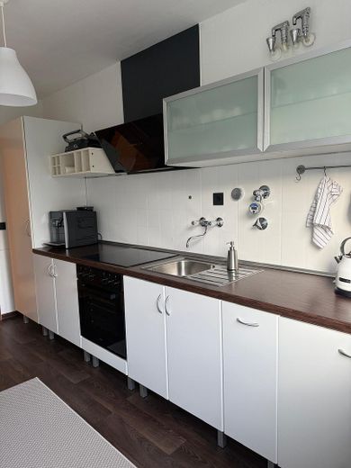 Appartement 3 pièces en Weststadt – 74 m², rénové, balcon, avec potentiel de valorisation – Einbauküche