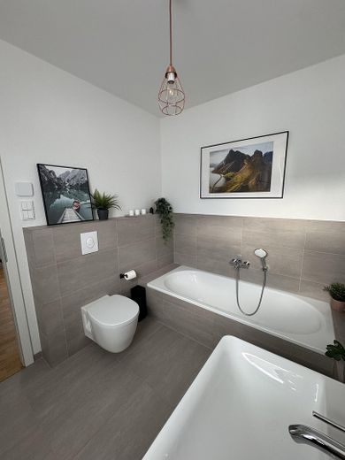 Tageslicht Wannen-Bad en suite