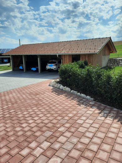 Mieszkanie z pięknym widokiem – Weg vom Haus zum Carport