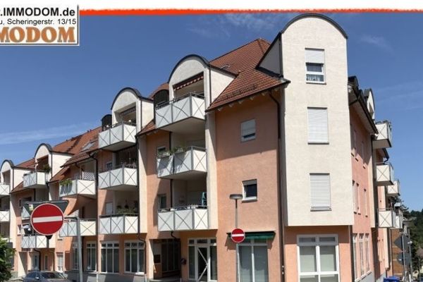 Appartamento maisonette di 4 locali all'ultimo piano con grande terrazza sul tetto, oltre a tenda da sole e cucina componibile in vendita!