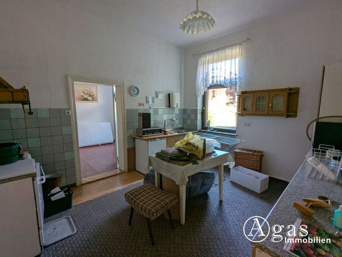 Schmuckstück im Dornröschenschlaf: Einfamilienhaus mit Einliegerwohnung + Nebengelass in Biesenthal – Küche Erdgeschoss
