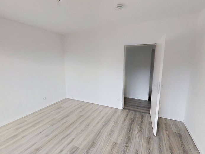 Modern konzipiertes 3-Zi.-Apartment mit BALKON und Wannenbad in Duisburg-Marxloh – Ansicht II: Schlafzimmer I