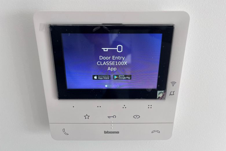 Exklusive 3,5 Zimmer Eigentumswohnung mit gehobener Ausstattung KfW-40-Plus nähe Brombachsee – Sprechanlage mit Videofunktion