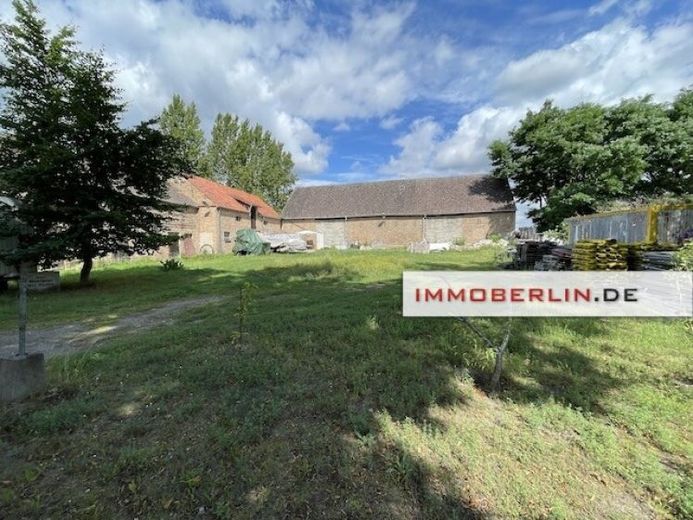 IMMOBERLIN.DE - Ampio terreno edificabile per edificazione residenziale + fienili per usi commerciali – Foto 1