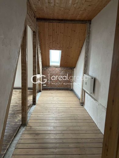 Helle DG-Wohnung mit Balkon und besonderem Flair – Zimmer