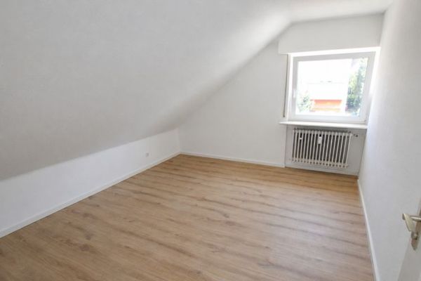 Erstbezug nach Kernsanierung 4,5 Zimmer Wohnung mit 81qm Wohnfläche und 121qm Grundfläche