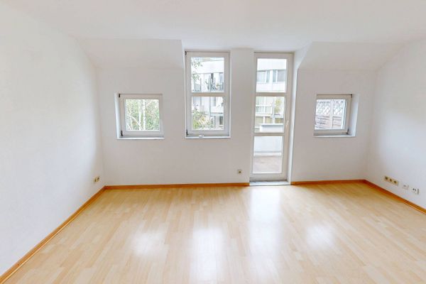 Tolle 2-Zi.-Maisonettewohnung mit BALKON und Wannenbad