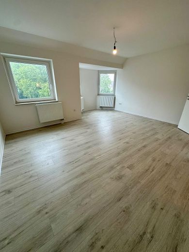 Großzügige 4,5-Zimmer-Wohnung mit ca. 135 m², Balkon, 2 Bädern, Aufzug und Garage in Düsseldorf-Bilk – Schlafzimmer