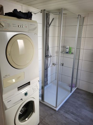 Günstiges, gepflegtes freistehendes Einfamilienhaus mit EBK in Kirchzell (Odw.) – Bad1