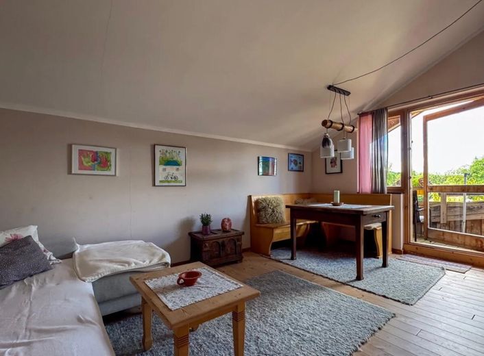 Gewerbeimmobilie mit Wohnoption - 560m2 Raum für Visionen zwischen München & Salzburg – DG - hell mit Balkon