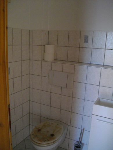 Schöne 3,5-Zimmer Wohnung mit Balkon in Königsdorf-Osterhofen – Gäste WC