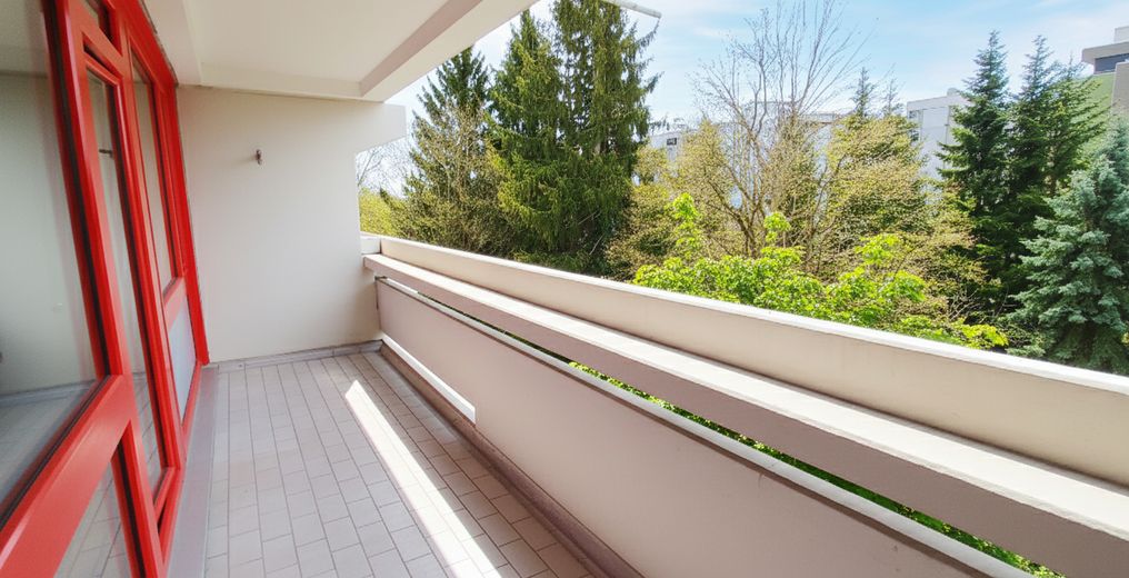 Bezugsfrei ab August: Direkt am Olympiapark – 3-Zimmer-Wohnung mit Südbalkon & TG in Schwabing-West – Großer Balkon