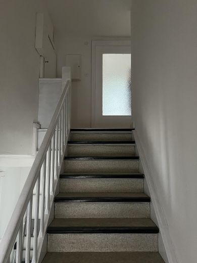 Dom jedno- lub dwurodzinny z pompą ciepła – bez prowizji – – Treppe zum OG