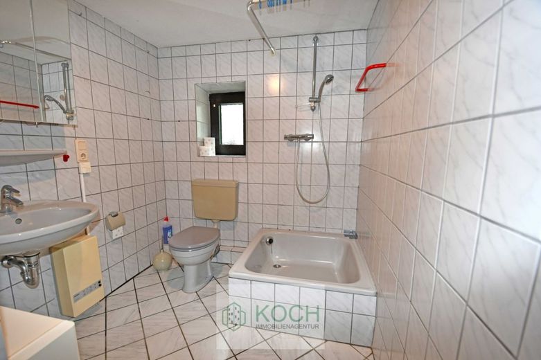 Großes Einfamilienhaus mit zusätzlichem Anbau in Schiffdorf! – Duschbad