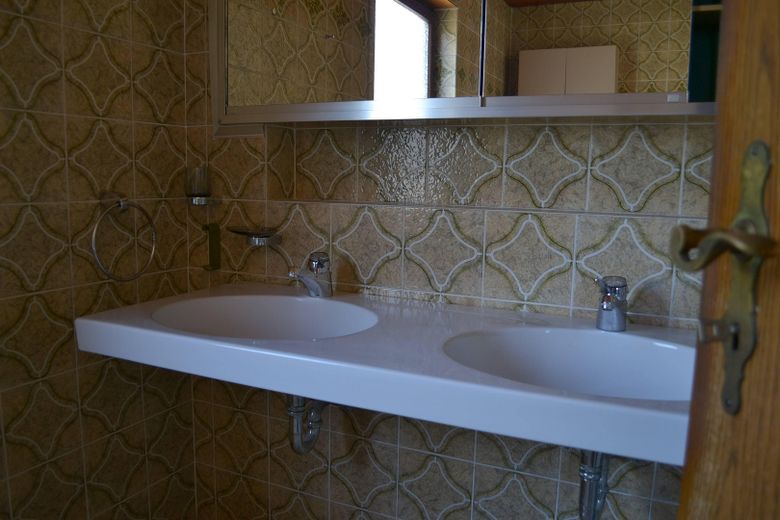 Centraal in Goldbach met veel ruimte voor het hele gezin – Badezimmer 1. OG