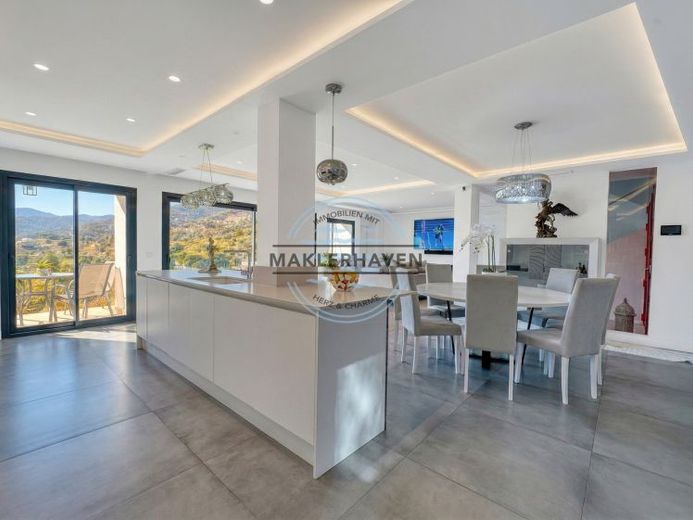 Moderne Luxus-Villa als Wald-Oase in Istán mit Bergblick und Gästeapartment – Foto 1