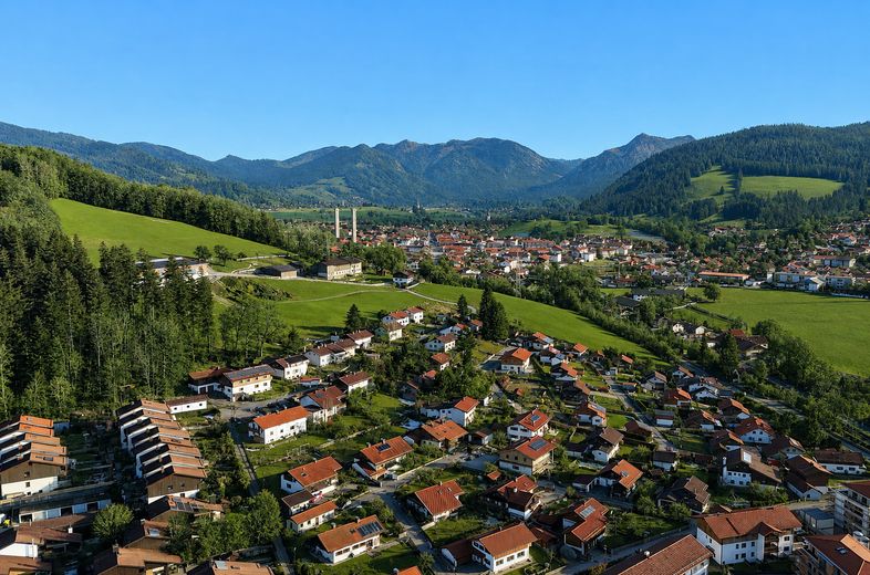 Teilbares Baugrundstück mit Bergblick – ideal für Doppelhaus/MFH oder EFH – Die Berge vor der Haustüre