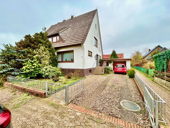 Großzügiges Wohnen in ruhiger Lage mit weitläufigem Garten in Dreye an der Grenze zu Bremen – Einfahrt