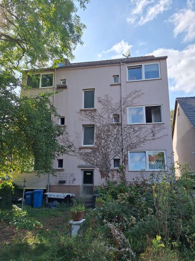 Modernisierte 4,5 Zimmer-KDB Wohnung (98qm) in ruhiger Lage von Essen-Dellwig (Gleisstr. 36) – Außenansicht (Rückseite)