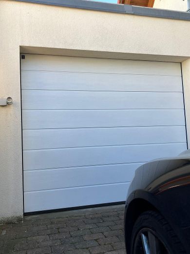 Garage und Parkplätze